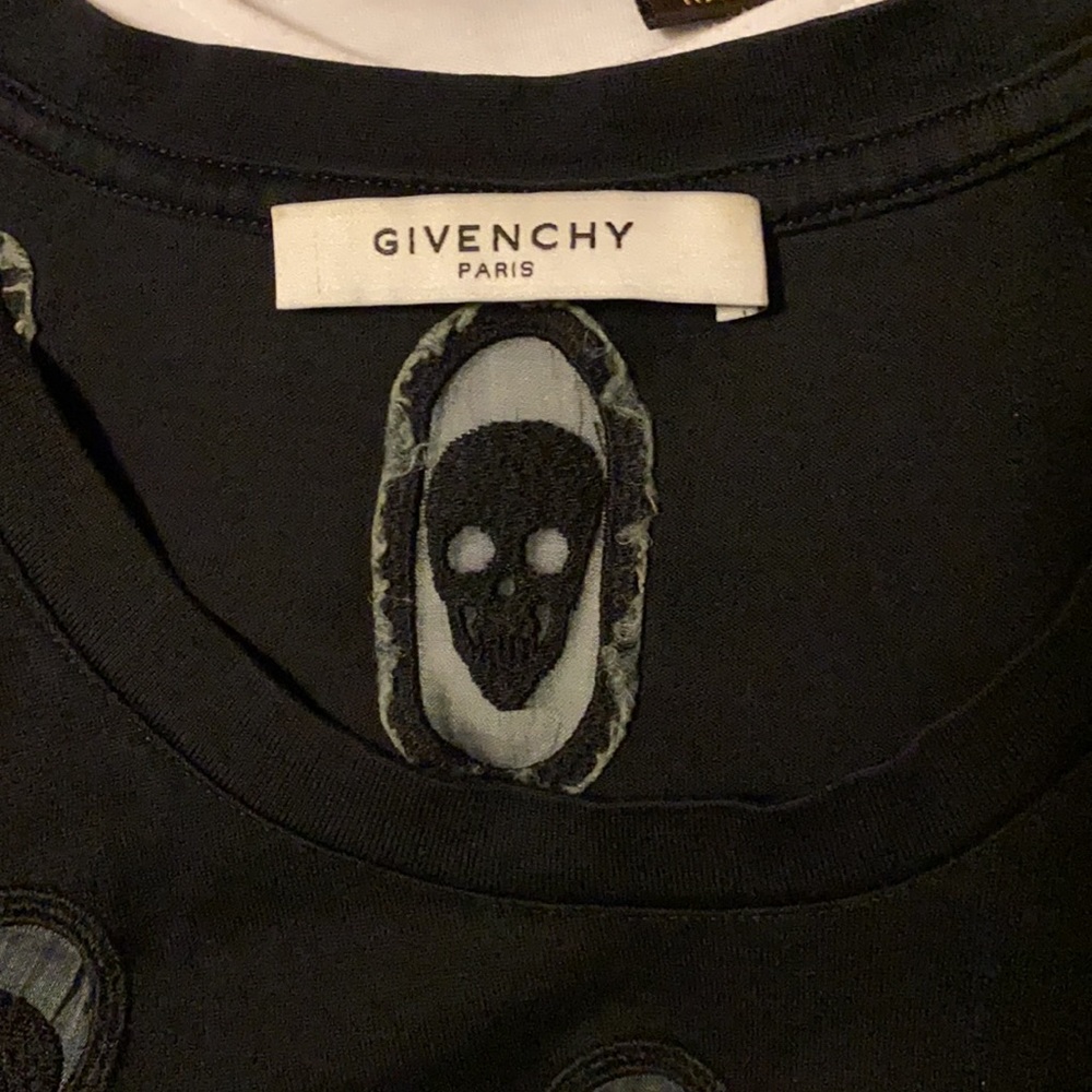 Givenchy - Picture 2 of 8